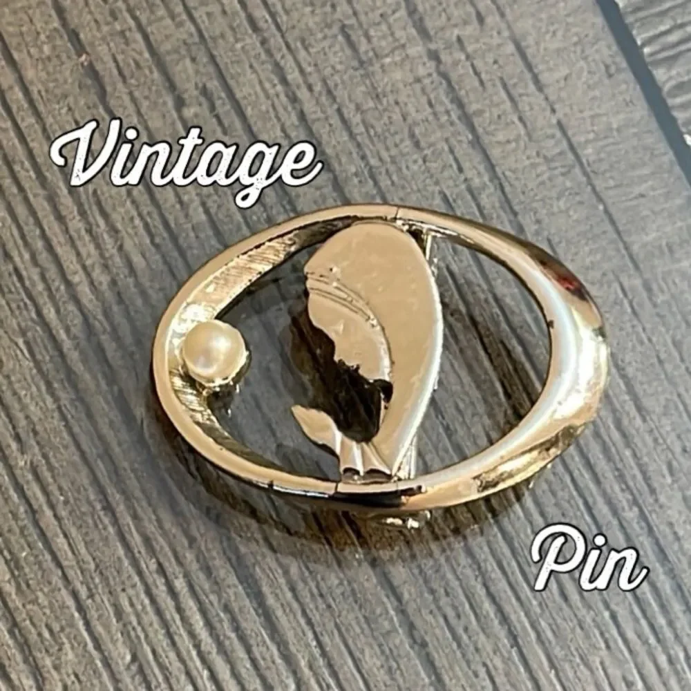 Vintage Silver-Tone Praying Mother Mary Lapel Pin Religious Catholic